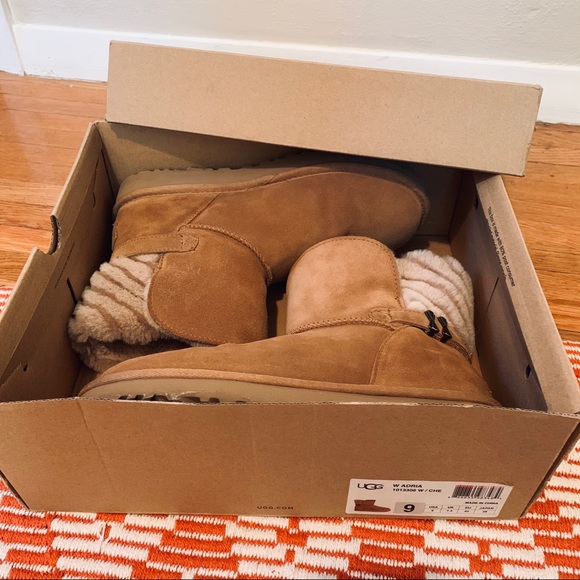 UGG short mini ankle boot - Picture 2 of 7